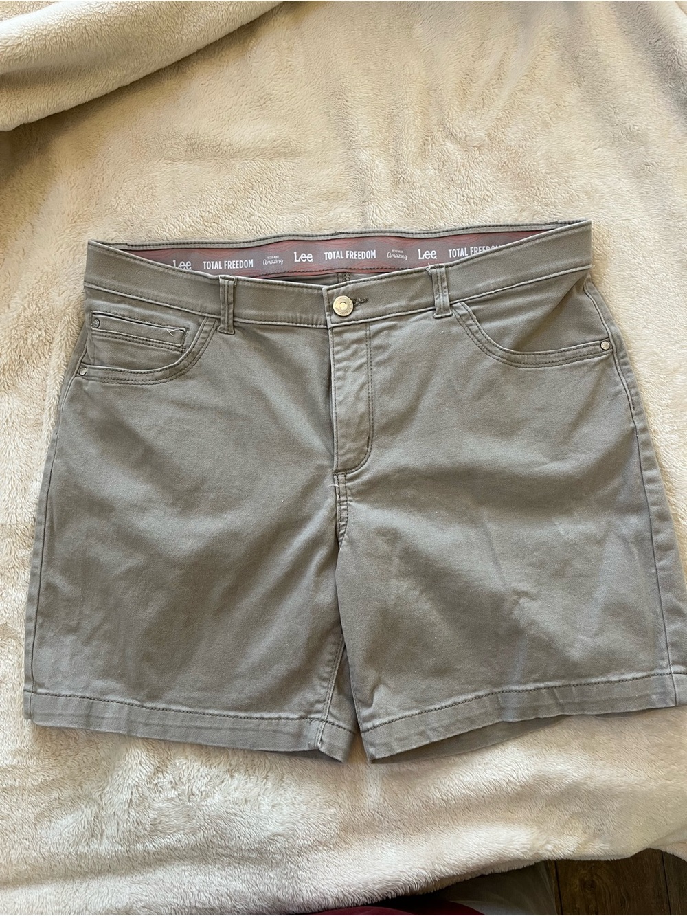 Lee Total Freedom women’s shorts. Size 14p
